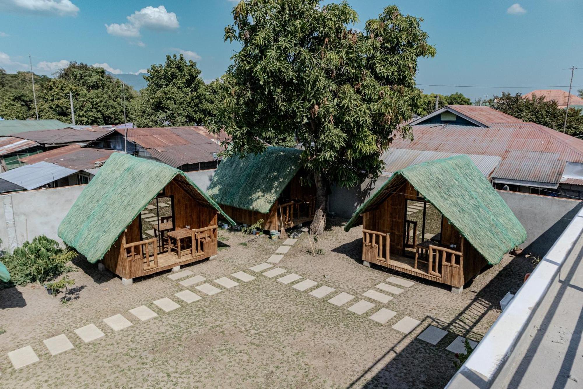 A Poolside Cafe Resort Magalang Exteriér fotografie