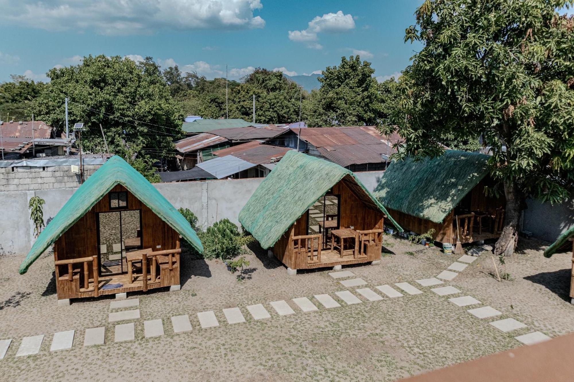 A Poolside Cafe Resort Magalang Exteriér fotografie