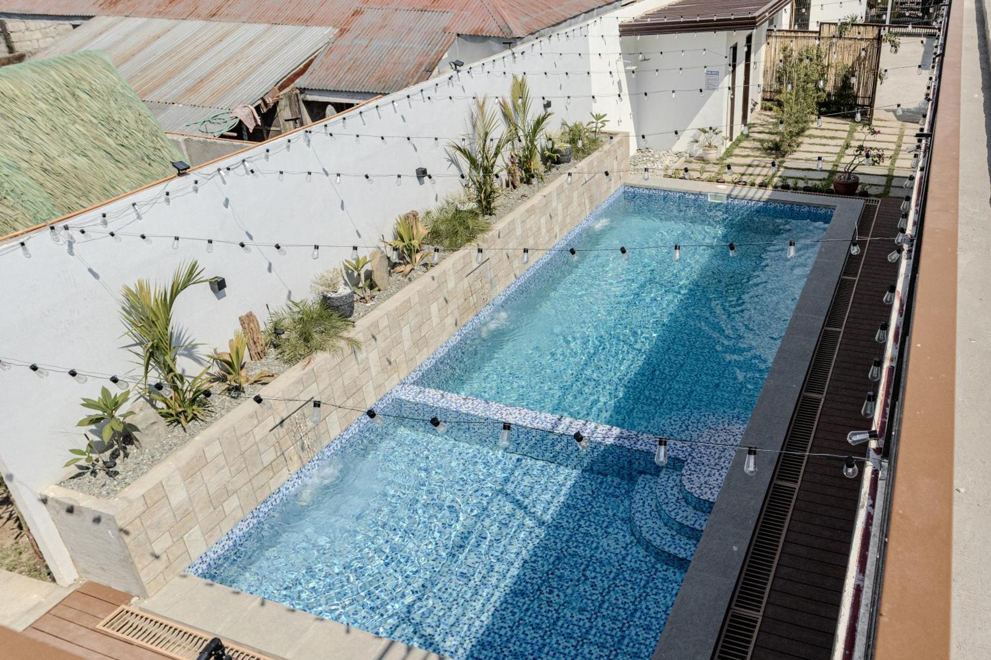 A Poolside Cafe Resort Magalang Exteriér fotografie