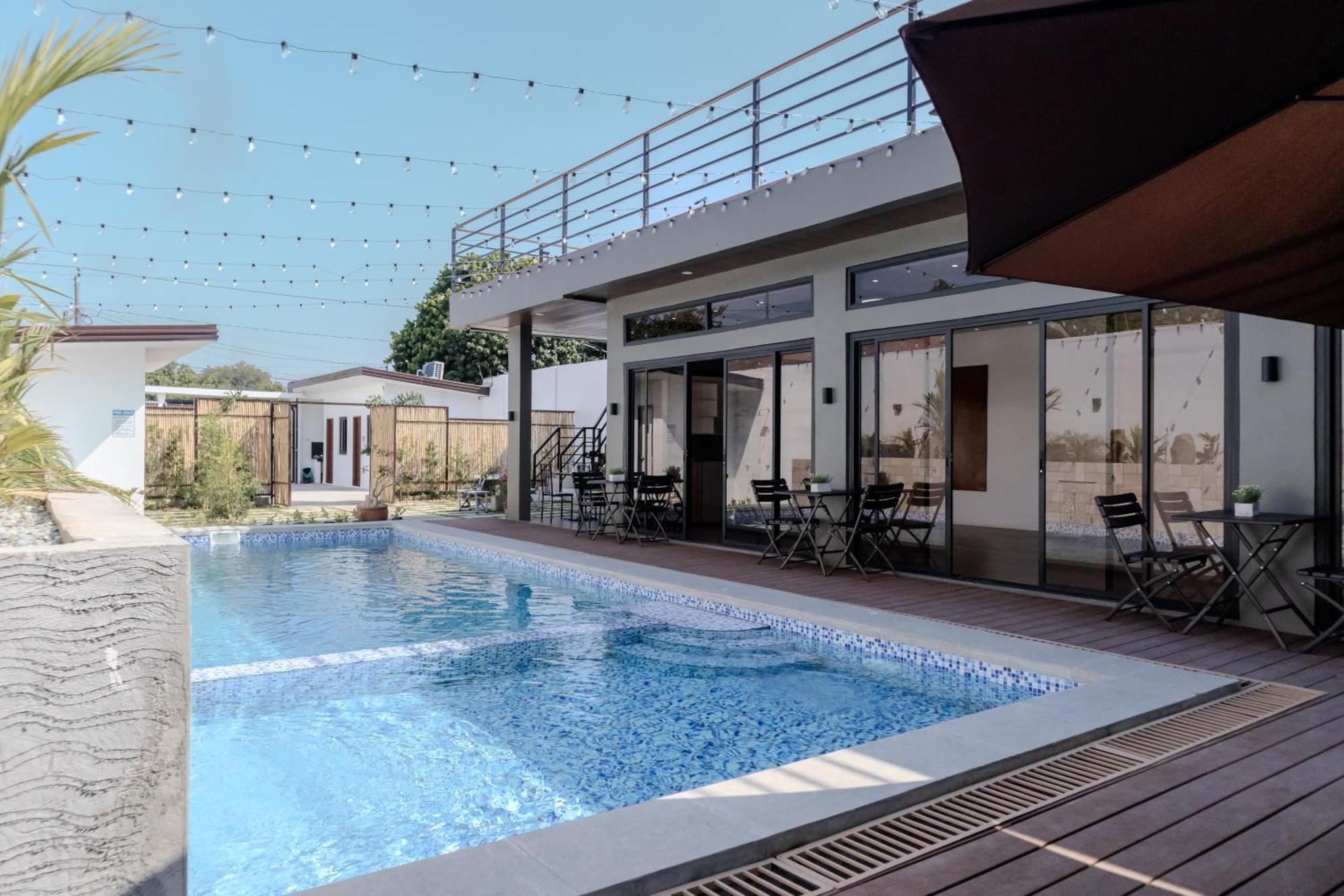 A Poolside Cafe Resort Magalang Exteriér fotografie